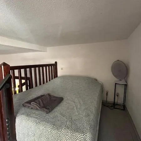 Comfortable And Charming Lägenhet